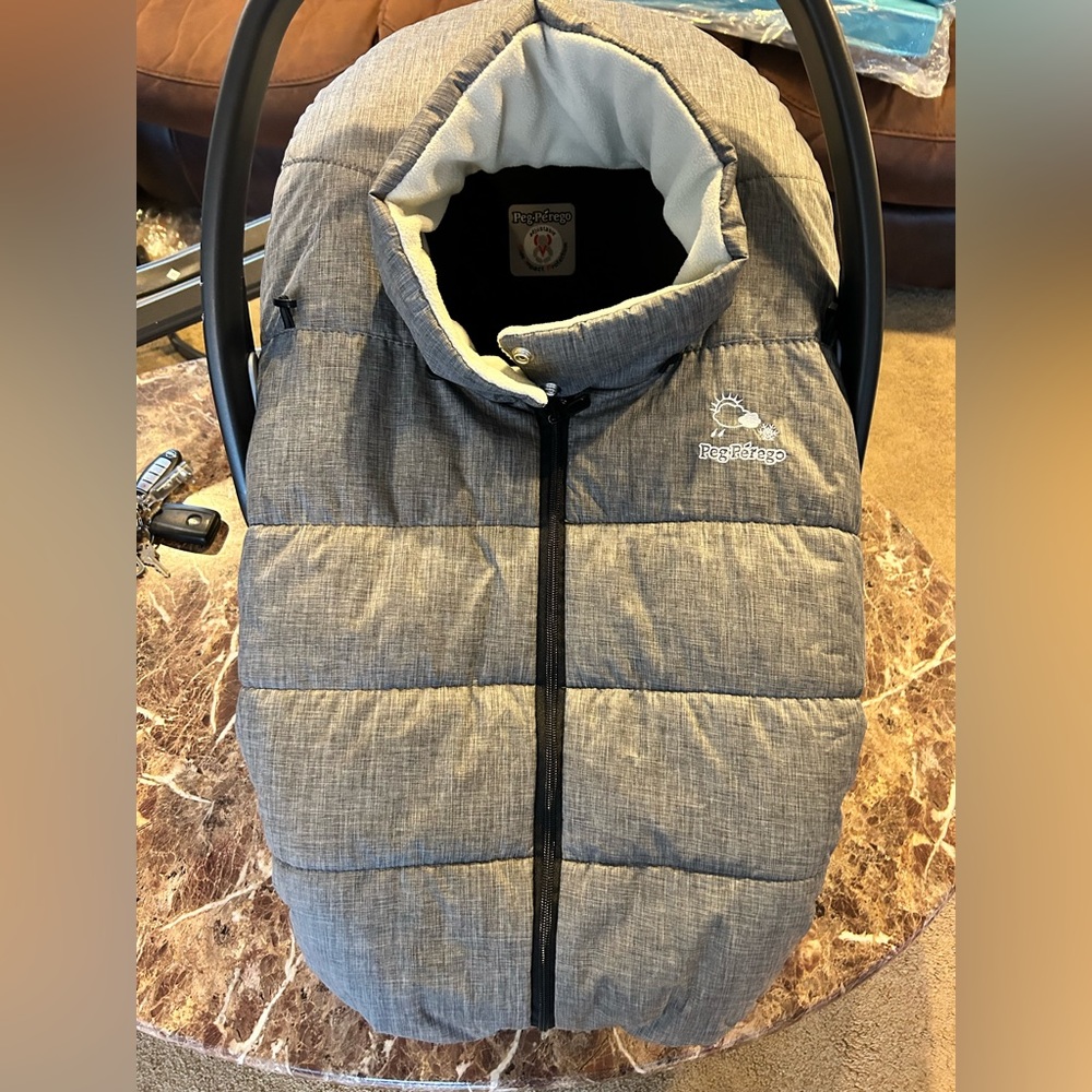 Light grey peg perego carseat igloo (jacket) LIGHTLY USED